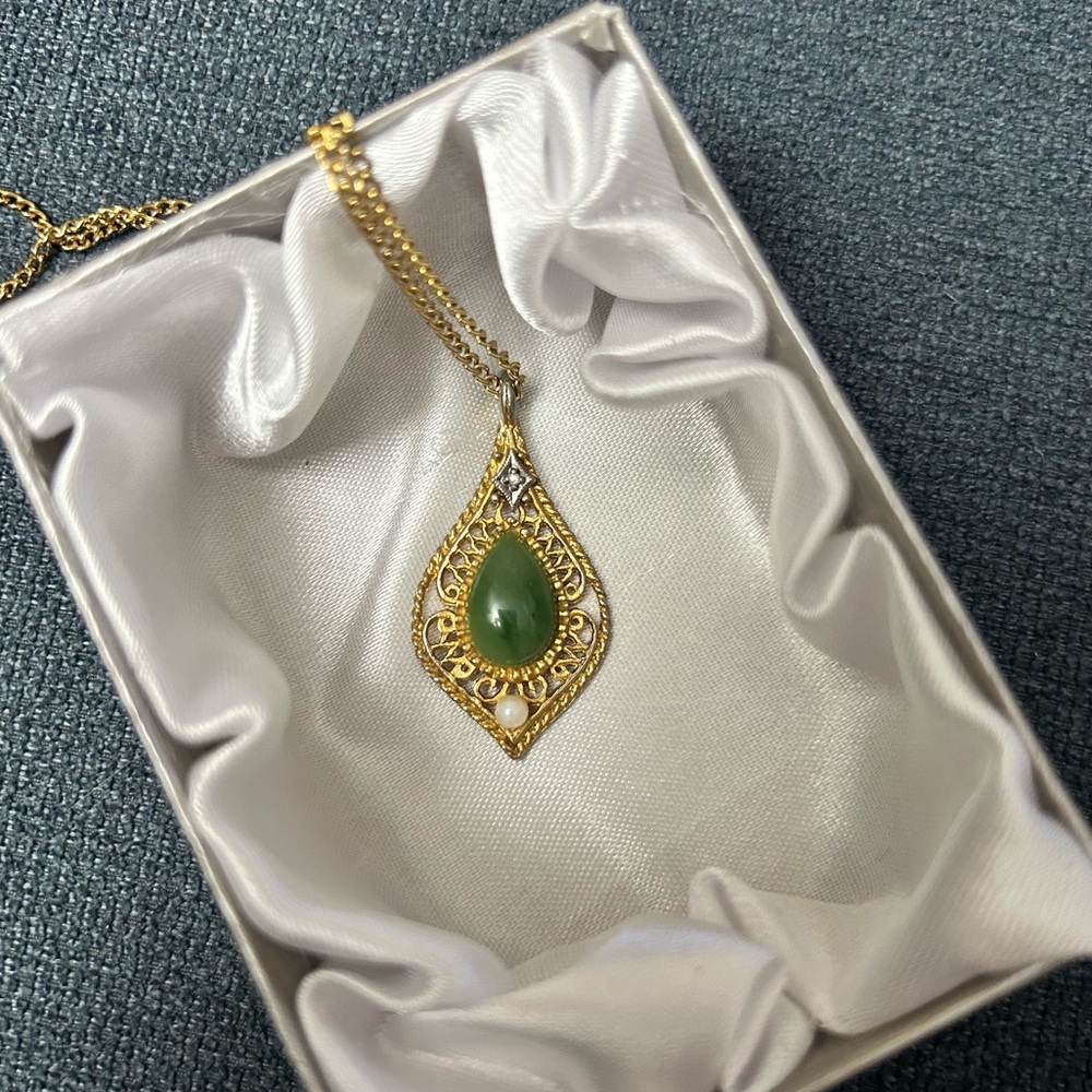 Vintage Jade, Cultured Pearl, Diamond Chip, Filigree Gold Toned Pendant Necklace